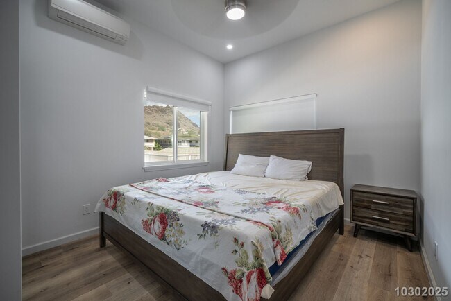 Building Photo - West Side Paradise – Stunning Fully Furnished 3-Bed, 2-Bath Upstairs Unit