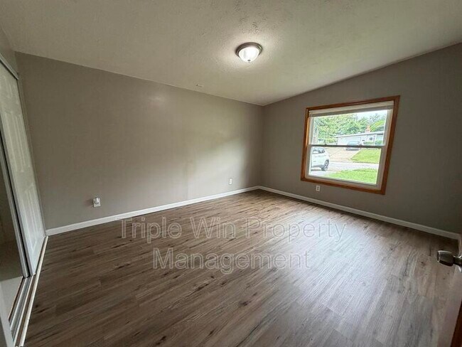 Building Photo - 810 St Anthony Ln