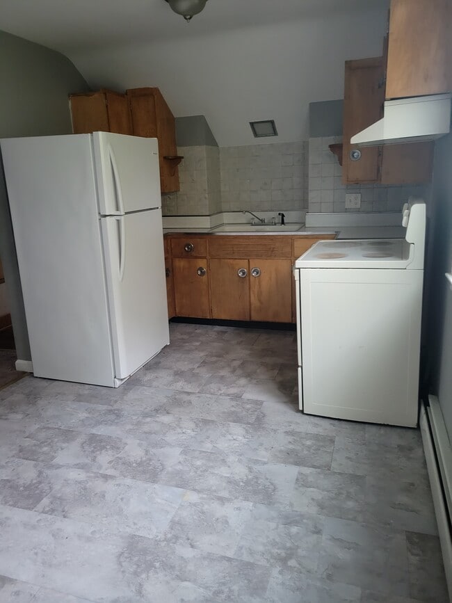 Building Photo - 25 Fernwood Ave