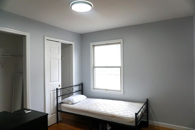 Building Photo - 278 Woodlawn Ave