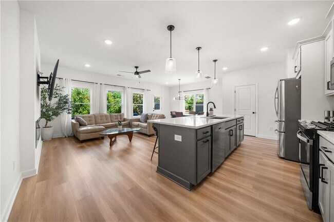 Building Photo - 4541 Moray Dr