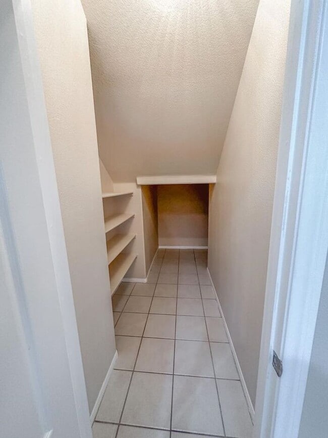 Building Photo - IMMACULATE REMODLED 2 STORY HOME IN HENDERSON GATED COMMUNITY!!!!