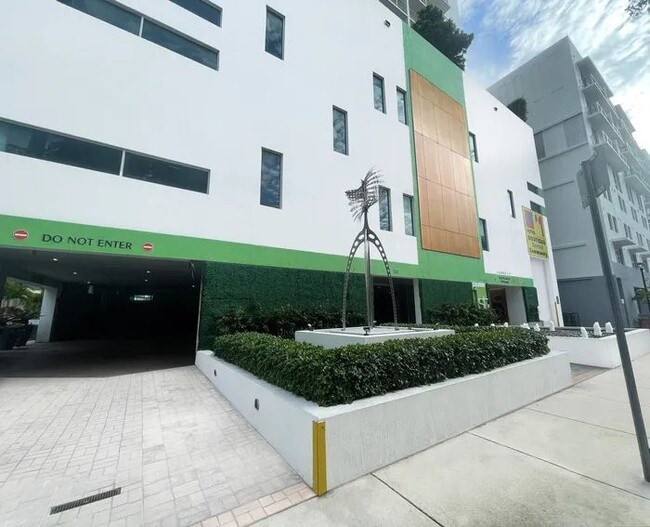 Building Photo - 110 SW 12th St