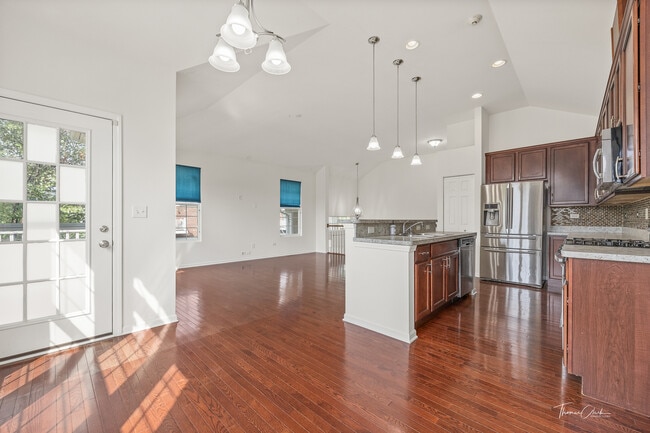 Building Photo - 2528 Dunraven Ave