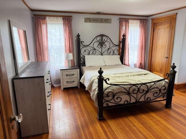 Building Photo - 2 Brook St