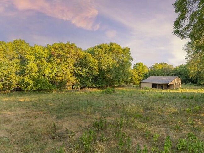 Building Photo - 8430 N Oaklawn Dr