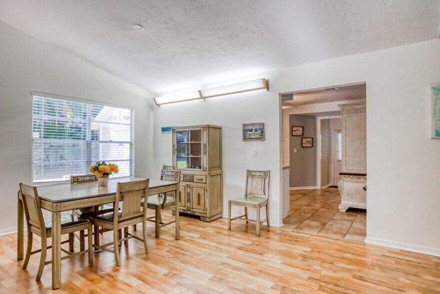Building Photo - 314 24th St W