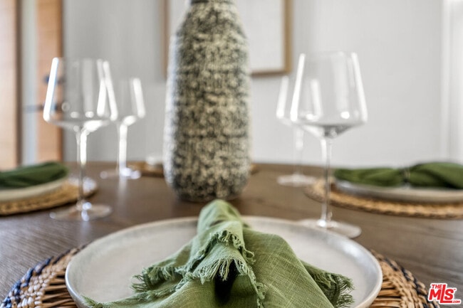 Building Photo - 616 W Ellis Ave