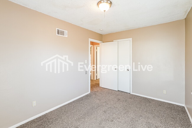 Building Photo - 10008 E 78 Terrace