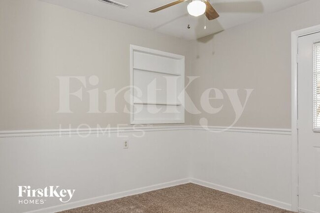 Building Photo - 2104 Gracewood Dr