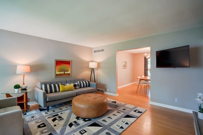 Building Photo - Charming West Side Single Family Home with Mid Century Modern feel