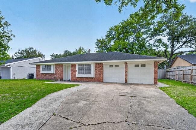 Building Photo - 9667 Meadowvale Dr