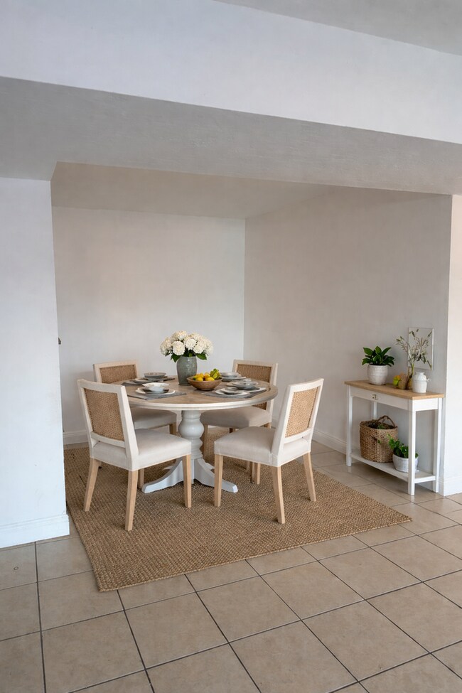 Building Photo - Kenwood