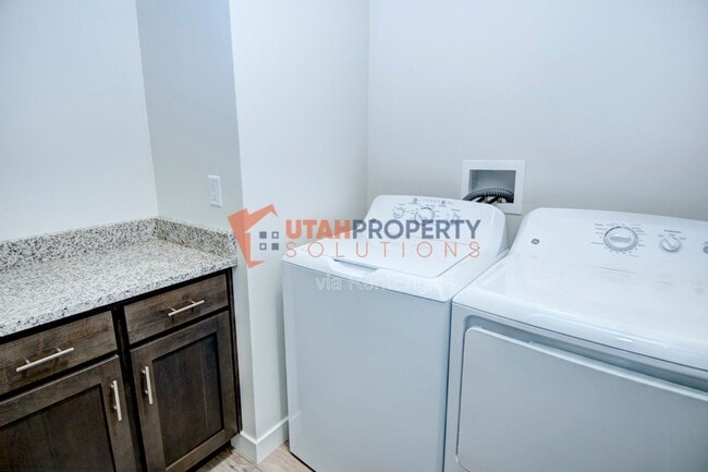 Building Photo - 963 W 540 S