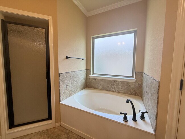 Building Photo - 9804 Houston Dr