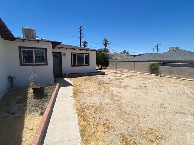 Building Photo - **232 Woodham Ave Barstow** Beautiful Spac...