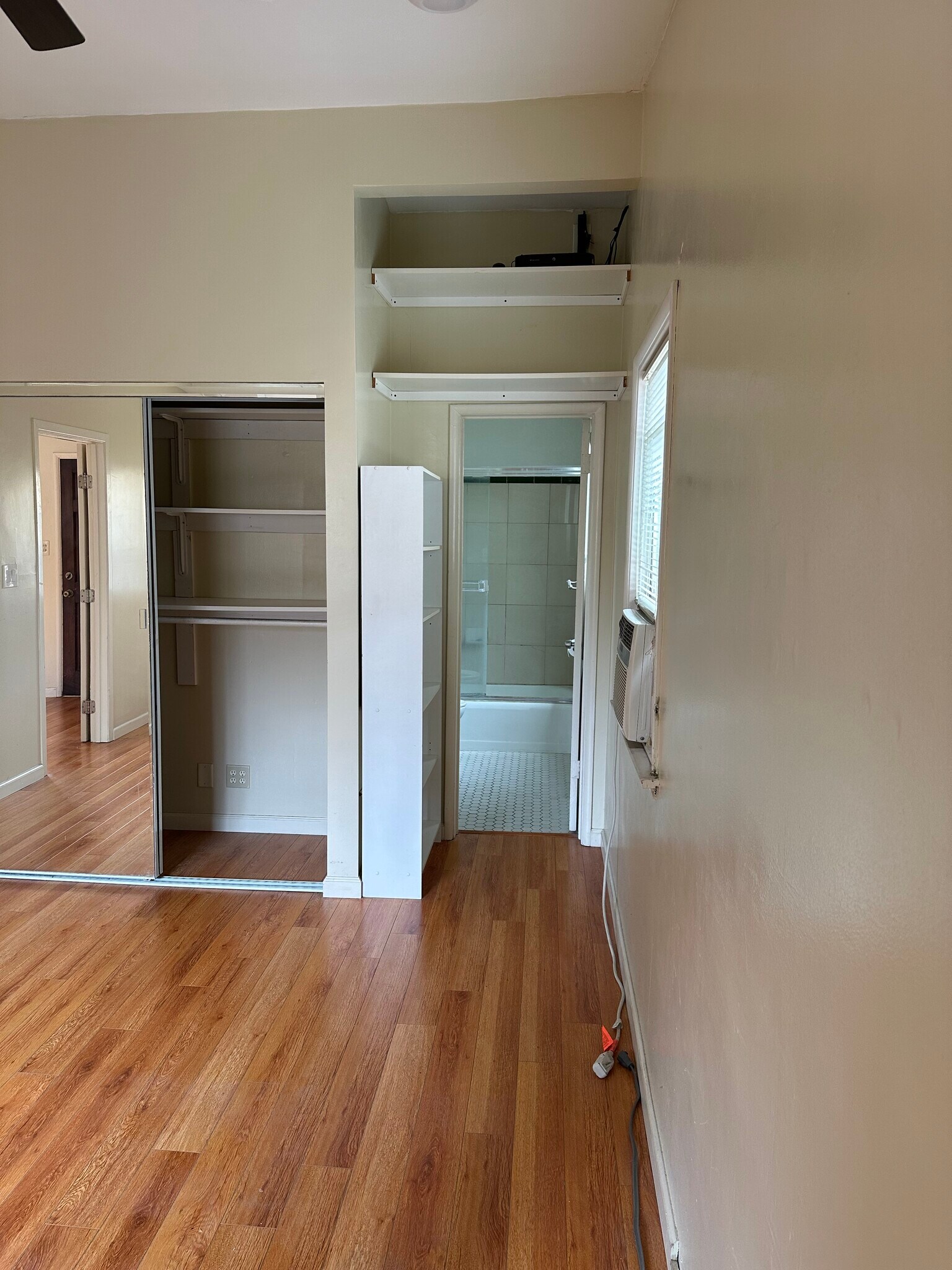 Building Photo - 3858 Bentley Ave