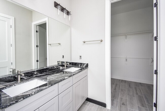 Building Photo - 209 Silverleaf Rd