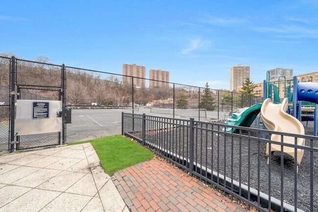 Building Photo - 26 Ave at Port Imperial