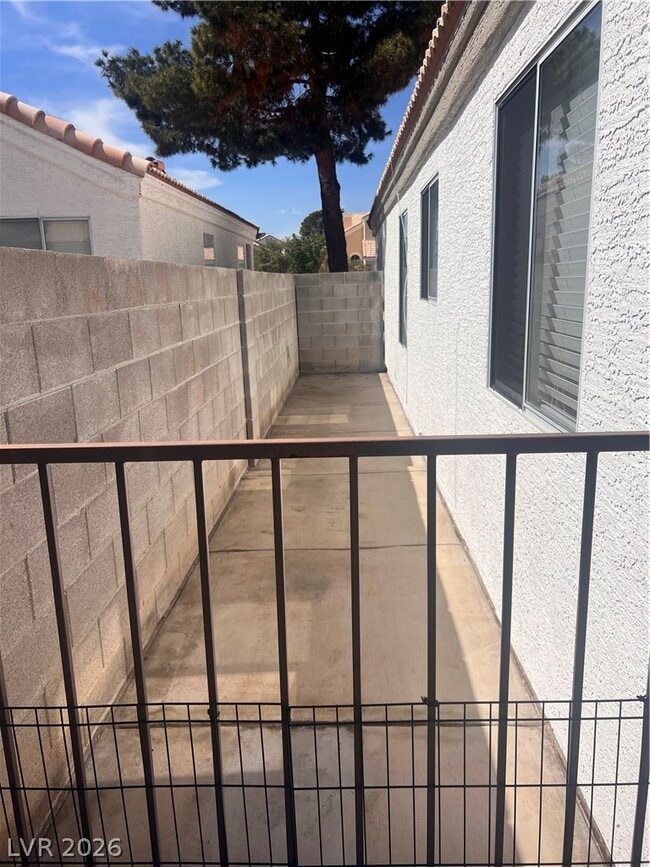 Building Photo - 1369 Torington Dr