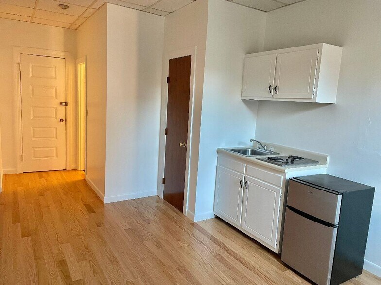 Primary Photo - 849 Beacon St