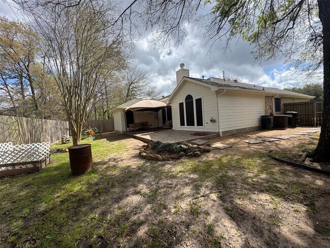 Building Photo - 711 W Clady Dr