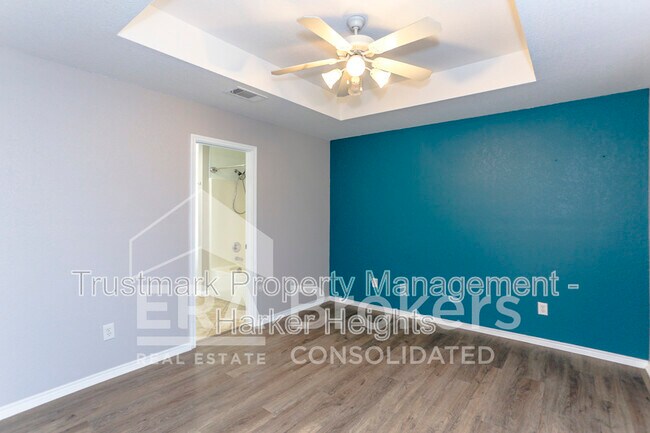 Building Photo - 1614 Twisted Oak Dr
