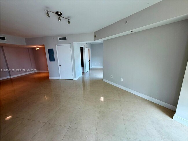 Building Photo - 350 S Miami Ave