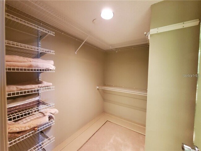 Building Photo - 1050 Longboat Club Rd