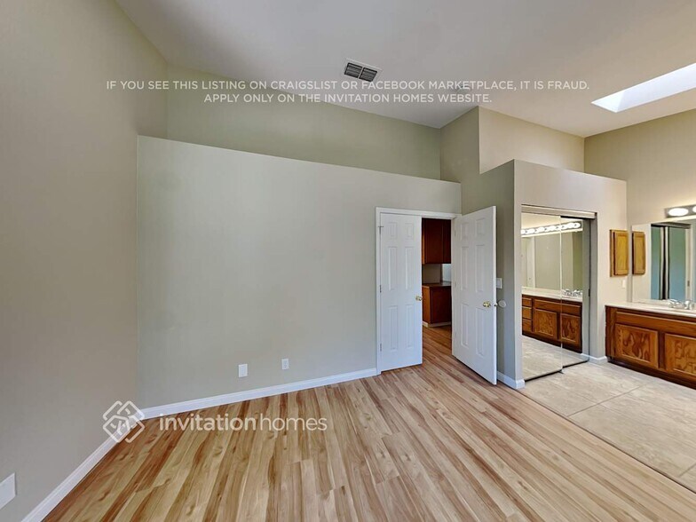 Building Photo - 8987 Meadowspring Dr