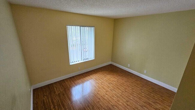 Building Photo - 205 Foxtail Dr