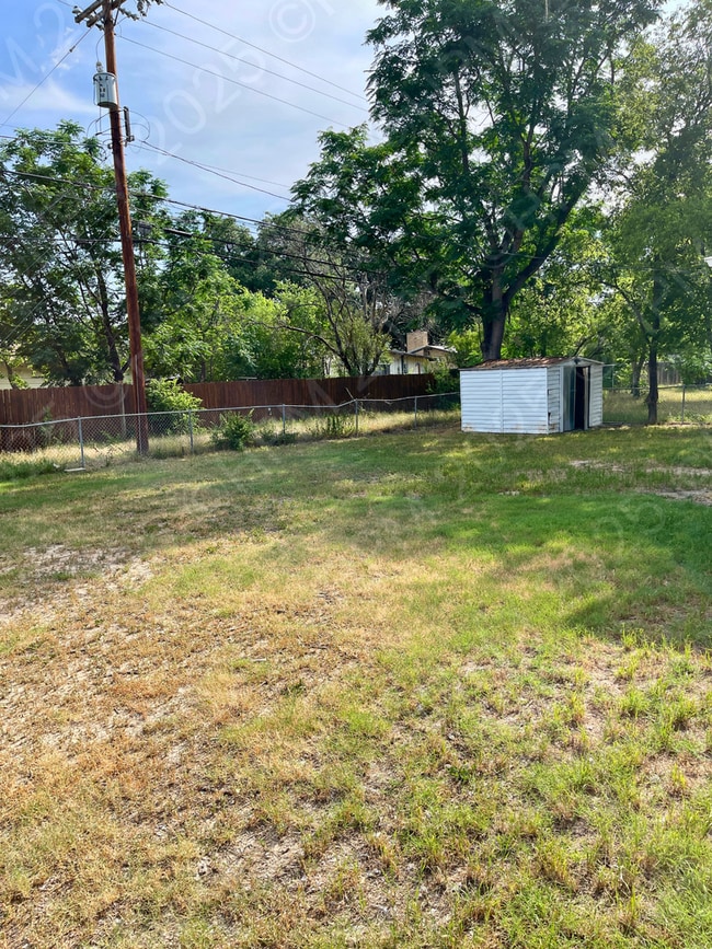 Building Photo - 1523 Viewridge Dr