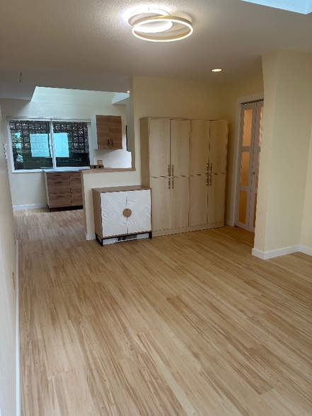 Building Photo - 1440 Drake Way