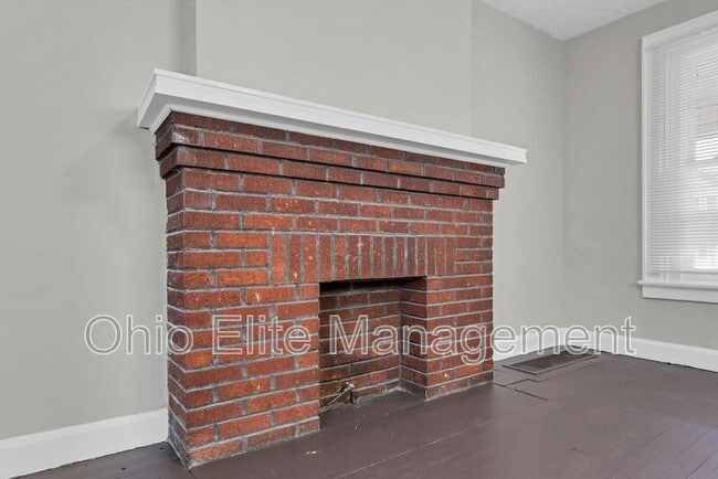 Building Photo - 793 E Starr Ave