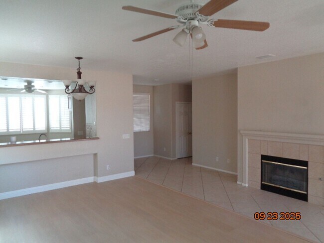 Building Photo - Beautiful One Story Offering 1559 sq. ft. ...