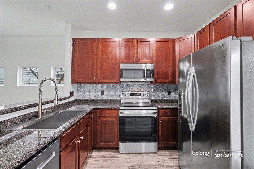 Building Photo - 3704 Lausanne Dr