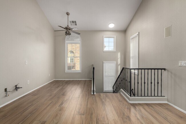 Building Photo - 3 Bed, 2 Bath in Gated Val Vista Classic