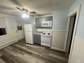 Building Photo - 4 Church St