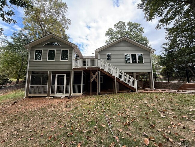 Building Photo - **OFFERING WAIVED APPLICATION FEES & $200 ...