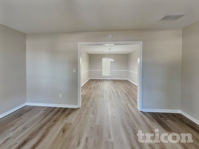 Building Photo - 10587 Village Trail