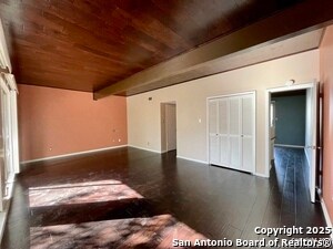 Building Photo - 3103 Eisenhauer Rd