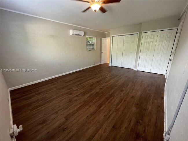 Building Photo - 305 NE 15th Ave