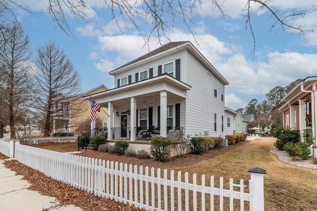 Building Photo - Lovely Riverwood Home