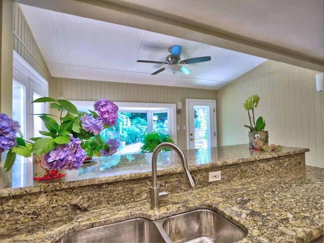 Building Photo - 4512 Woodlawn Lake Dr