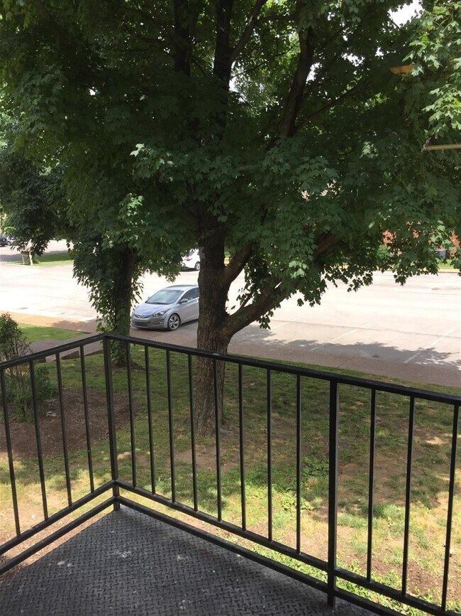 Building Photo - Great condo in Brentwood