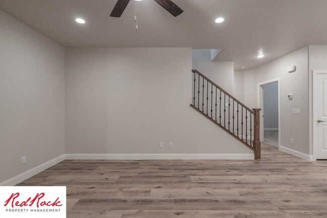Building Photo - Newer Townhome in Hurricane Heights