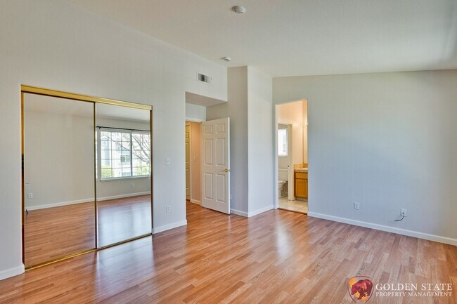 Building Photo - Comfort & Convenience in Santa Clara – Fre...
