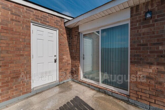 Building Photo - 2311 Walden Dr