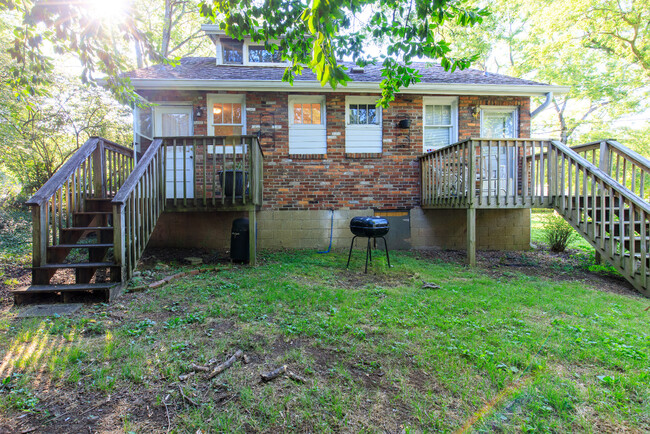 Building Photo - Charming Sylvan Park Shotgun Apartment in ...