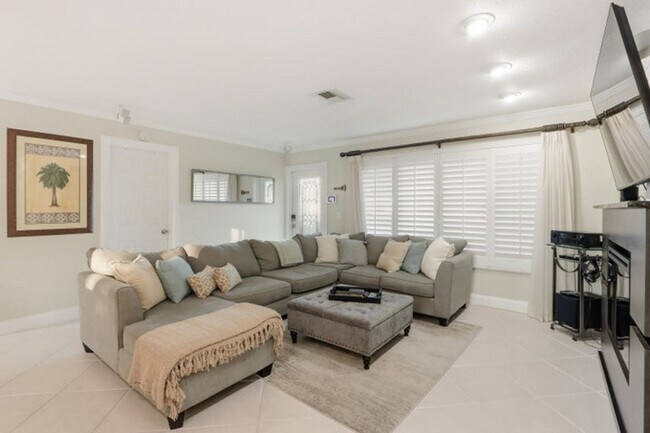 Building Photo - 1905 Meadow Ct